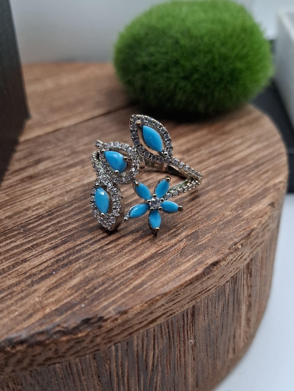 Turquoise Blue Flower Cluster Ring - Women Jewelry Size 7.5 R835